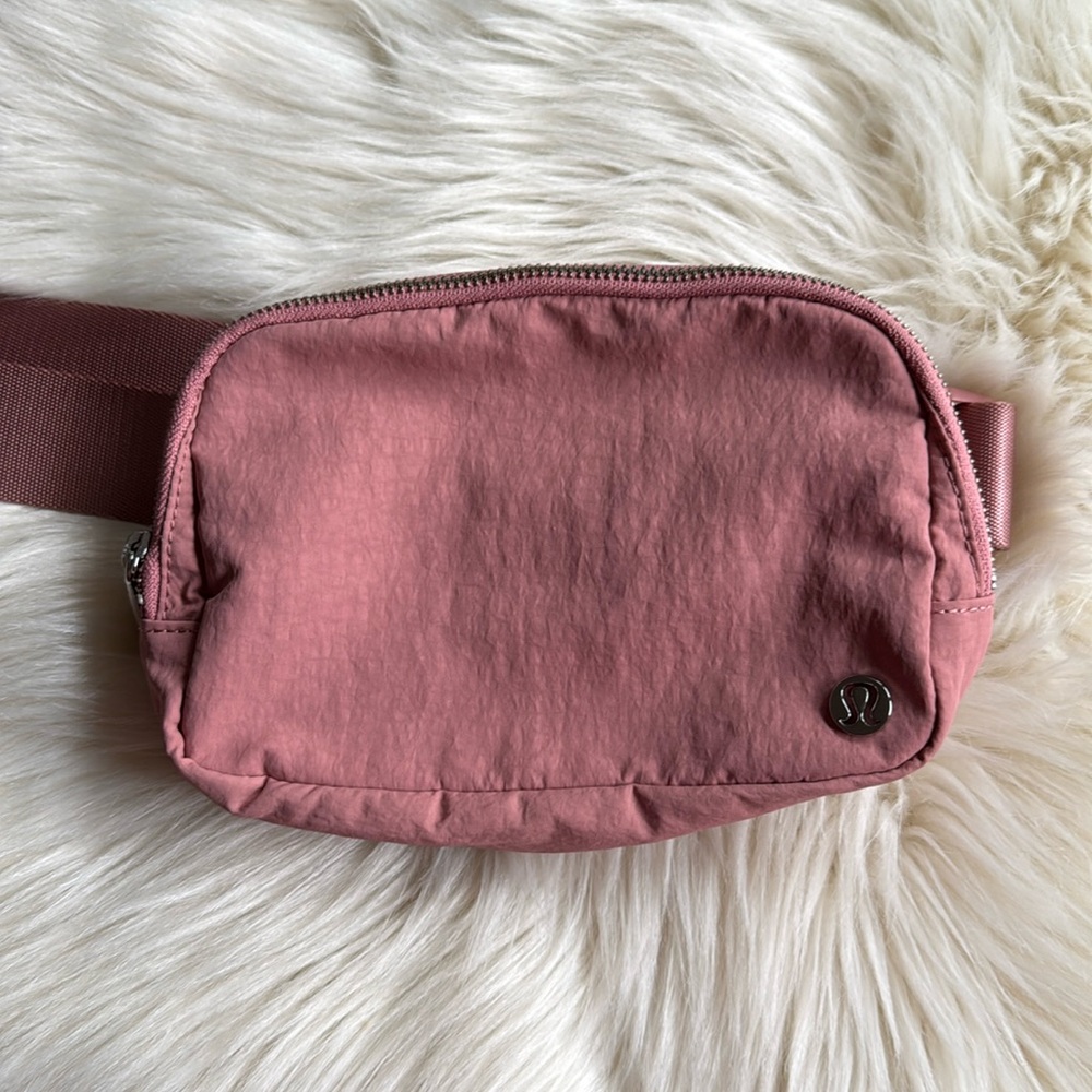 Lululemon Original Everywhere Belt Bag Deco Pink 1L EUC